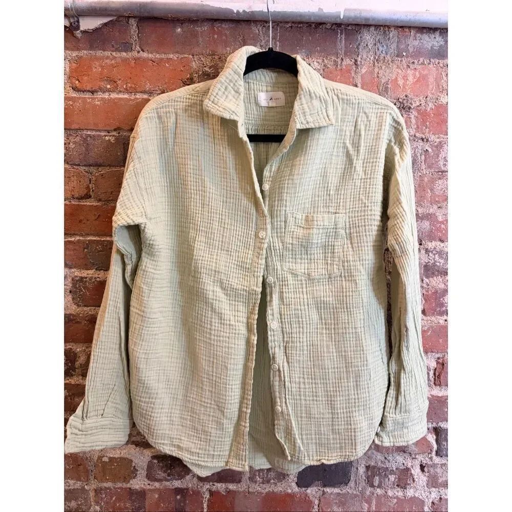 LOU & GREY • Sage Green Crinkle Long-sleeve Button-up Shirt • Ladies Size XS